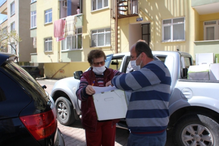 Kastamonu’da Berber Ve Kuaförlere Yardım Kolisi Dağıtıldı