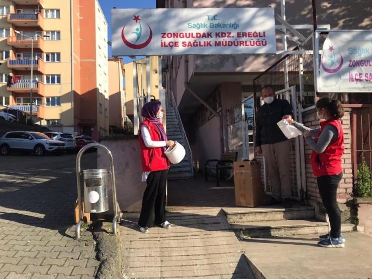 Gençlik Merkezi Yaptıkları Siper Maskeleri Dağıttı