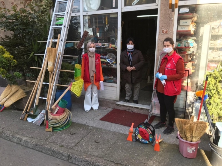 Gençlik Merkezi Yaptıkları Siper Maskeleri Dağıttı