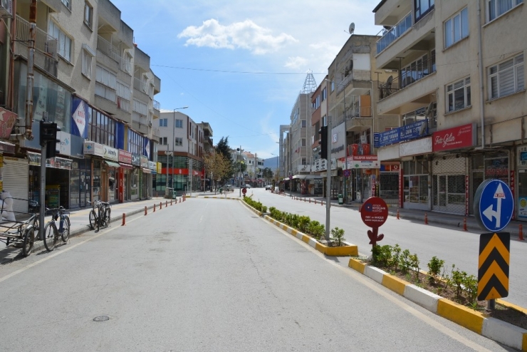 Korkuteli Kurallara Uydu, İhtiyaçlar Eve Servis Edildi