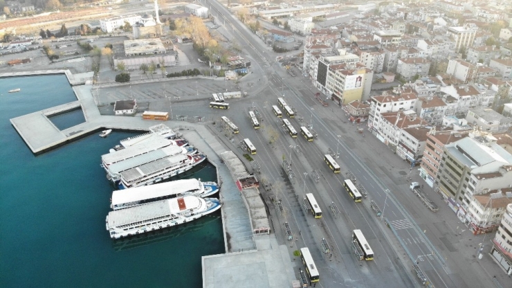 Sokağa Çıkma Kısıtlaması Nedeniyle Kadıköy Meydanı Boş Kaldı