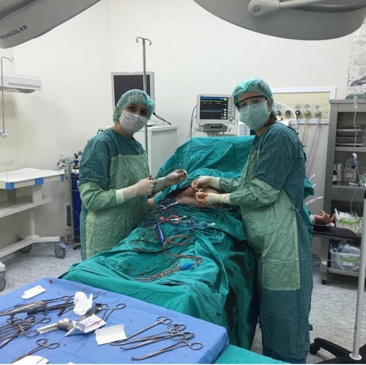 Hastanedeki Yoğunluktan Dolayı Sağlık Bakım Müdürü Ameliyata Girdi