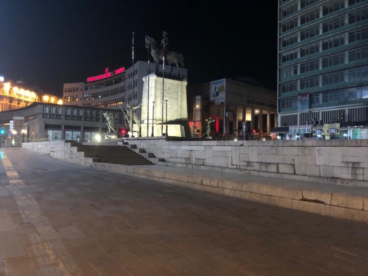 Ankara Sokağa Çıkma Kısıtlamasıyla Sessizliğe Büründü