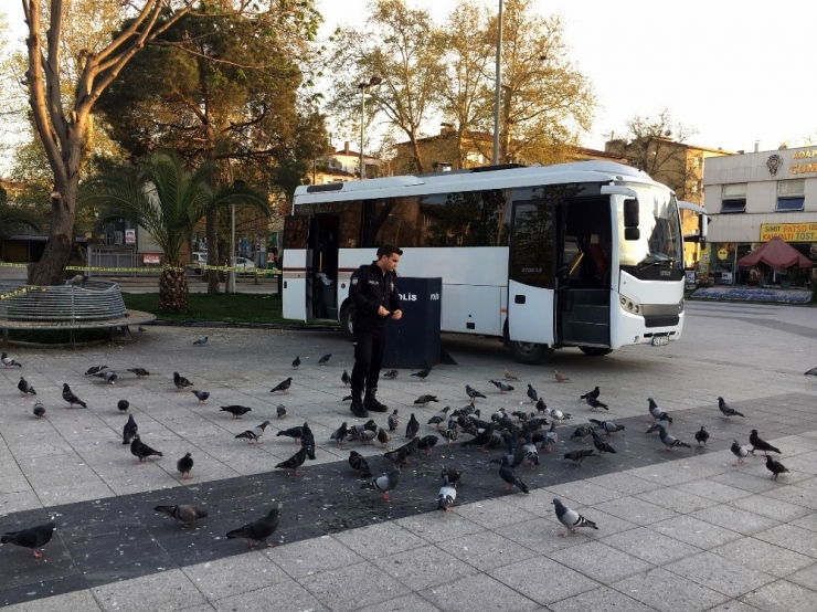 Sakarya Gar Meydanı’nda Görev Yapan Polisten Duyarlı Hareket