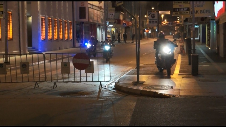 Sokağa Çıkma Kısıtlaması Sonrası Sokaklar Boş Kaldı