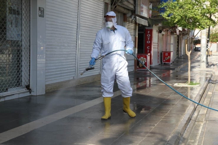 Mardin’de Dezenfekte Çalışmaları Sokağa Çıkma Kısıtlamasında Da Devam Ediyor