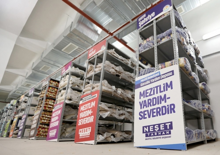 Mezitli’de Gıda Ve Hijyen Paketleri Dağıtılmaya Devam Ediliyor