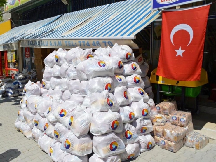 Mut’ta İhtiyaç Sahibi Bin Aileye Erzak Yardımı