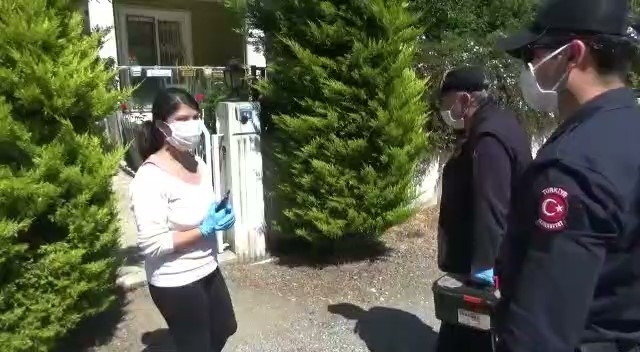 Marmaris Polisinden Kapıda Kalan Aileye Çilingir Yardımı