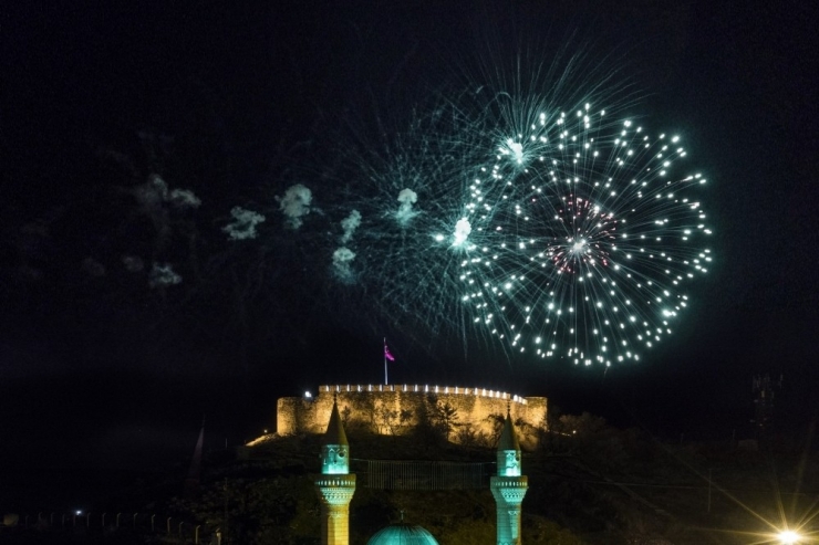 Nevşehir Kalesi Işıl Işıl