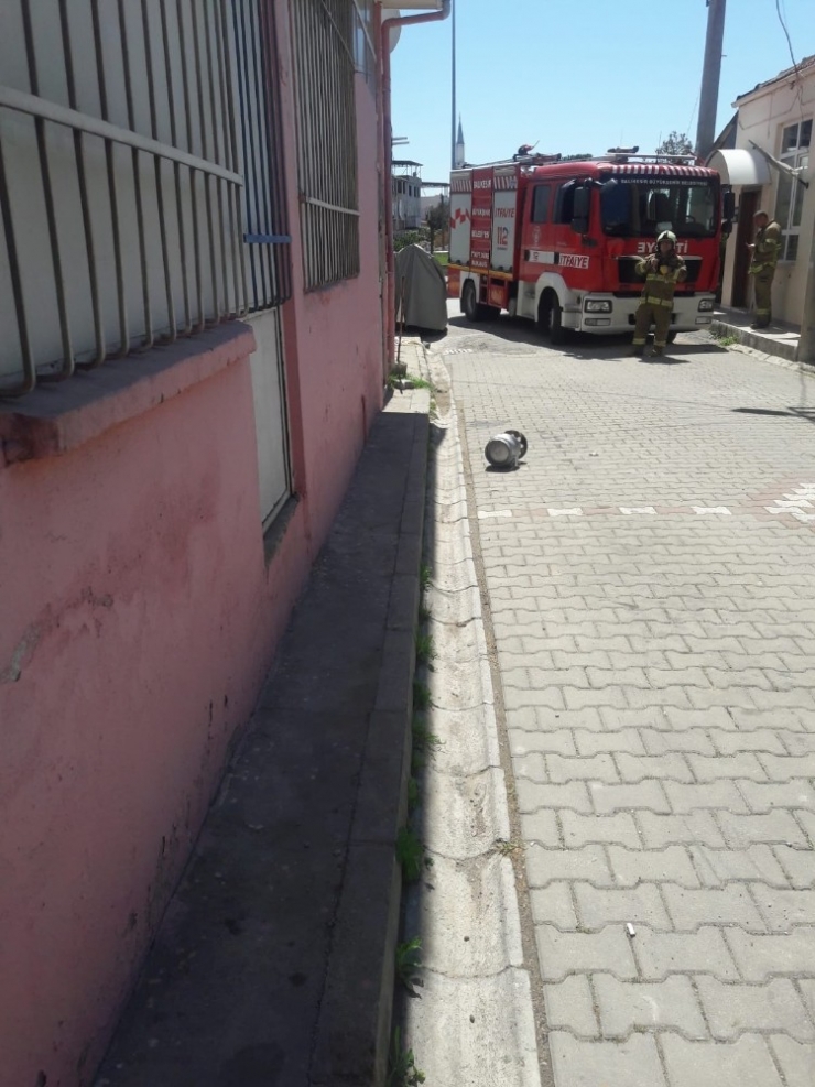 Tüpü Patlamadan Dışarı Attı