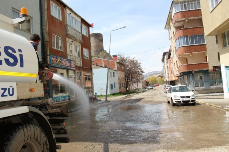 Oltu Belediyesi Temizlik Ekipleri Yasağı Fırsata Çevirdi