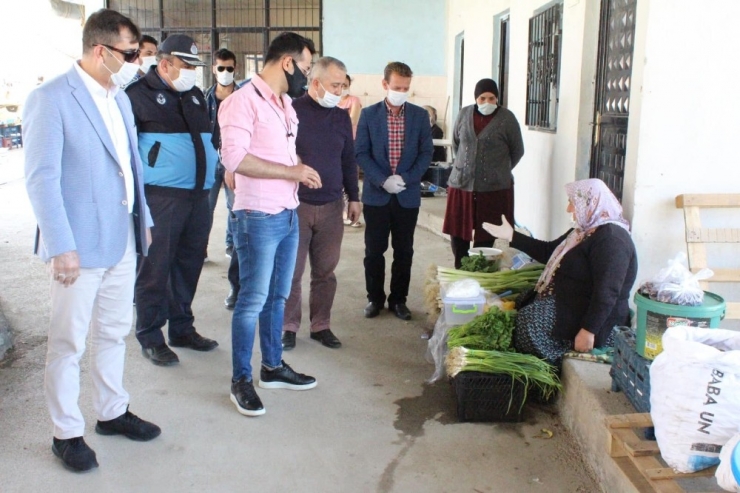 Kaymakam Almalı, Pazarda Esnaf Ve Vatandaşa Maske Dağıttı