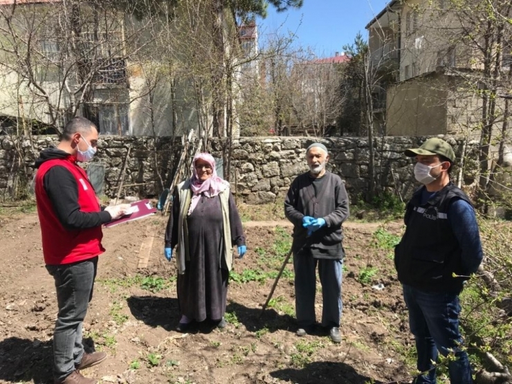 Emekli Maaşlarını Bağışladılar