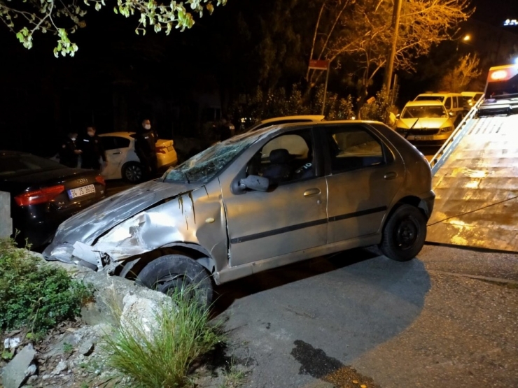 Polisin ’Dur’ İhtarına Uymayan Ehliyetsiz Sürücü Sevgili İle Dehşet Saçtı