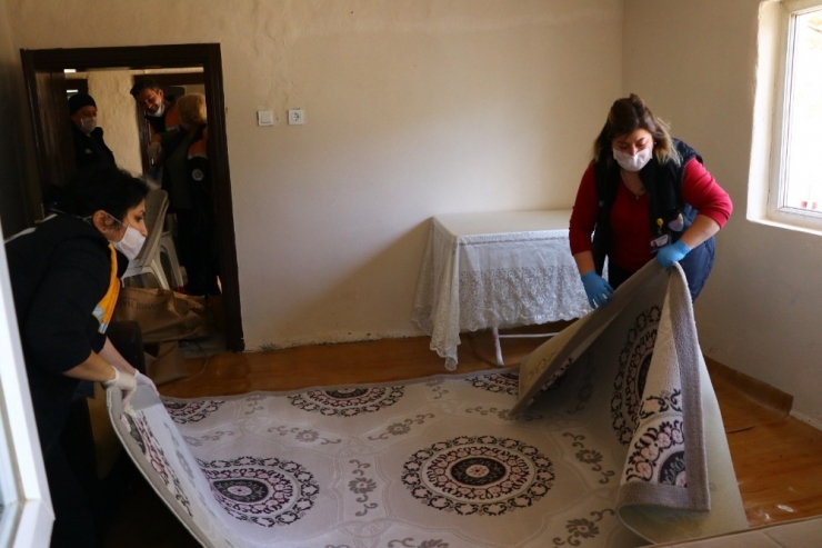 İhtiyaç Sahibi Vatandaşın Evi Baştan Aşağıya Yenilendi