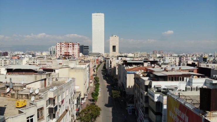 Mersin’de Cadde Ve Sokaklar Boşaldı