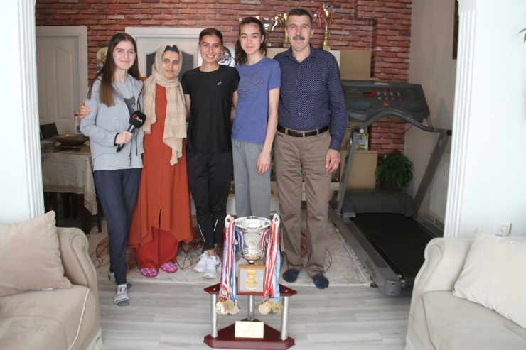 Milli Atlet Tuğba Güvenç Olimpiyatlara Evde Böyle Hazırlanıyor