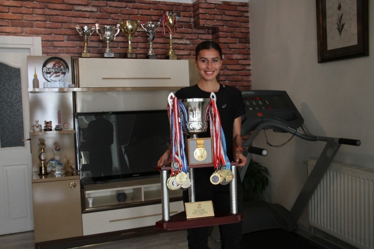 Milli Atlet Tuğba Güvenç Olimpiyatlara Evde Böyle Hazırlanıyor