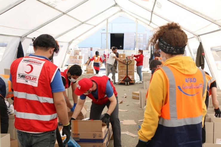 Afad Ve Kızılay İhtiyaç Sahiplerini Unutmadı