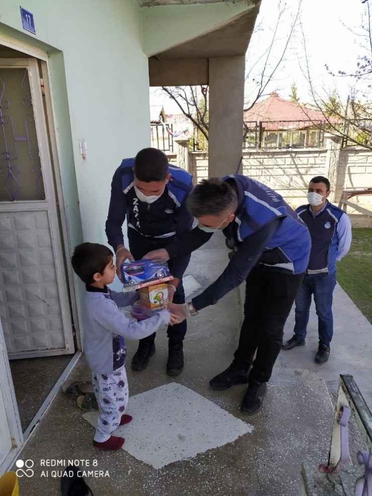 Zabıtadan Çocuklara Oyuncak