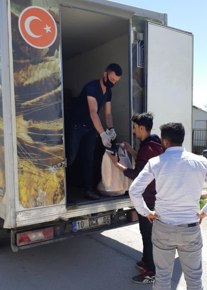 Tuşba Belediyesi’nden Kapı Kapı Ekmek Servisi