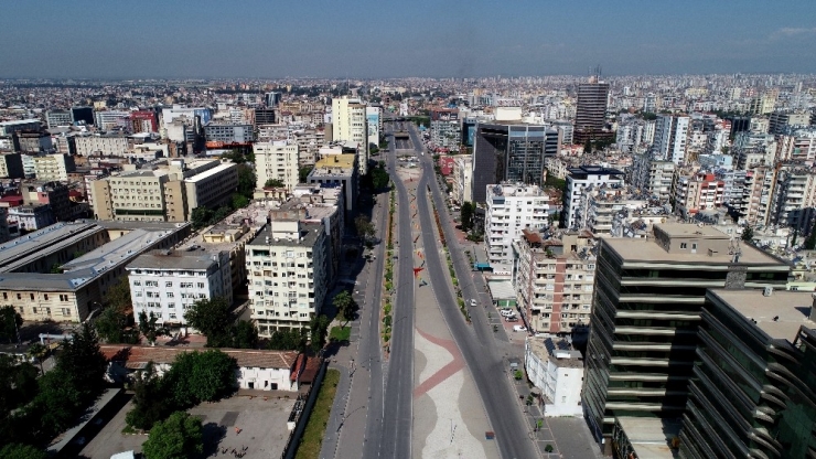 Adana’nın Cadde Ve Sokakları Bomboş Kaldı