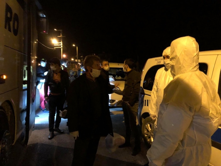 Karantinadan Sonra Hem Memleketlerine Hem Ailelerine Kavuştular