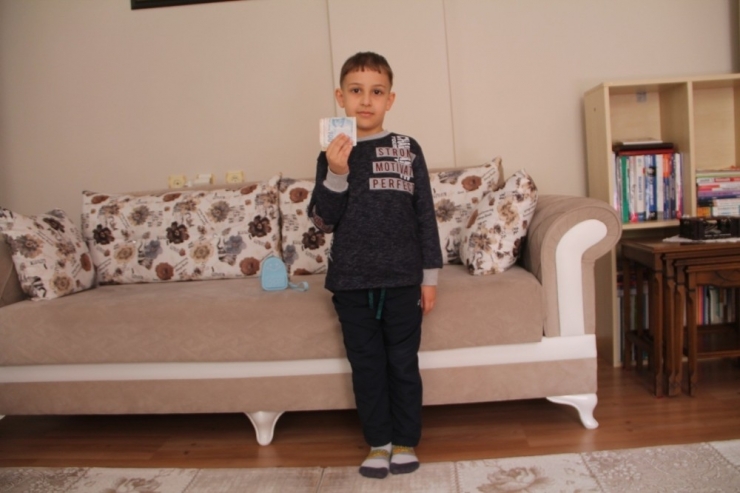 7 Yaşındaki Mustafa Kumbarasındaki 200 Tl’yi Kampanyaya Bağışladı