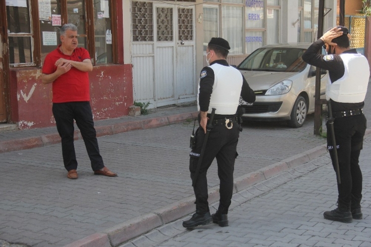 Özel Harekat Ve Çevik Kuvvet Polisi Sokak Sokak Gezip Vatandaşı Uyardı