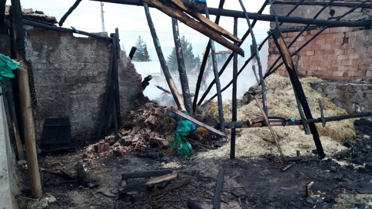 Afyonkarahisar’da Bir Evde Çıkan Yangın Mahalle Halkını Korkuttu
