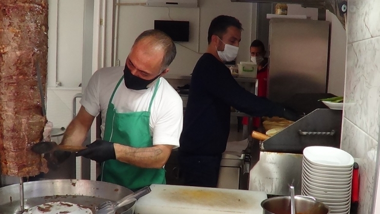 70 Bin Liralık Veresiye Defterini Yakarak “Biz Bize Yeteriz” Dedi