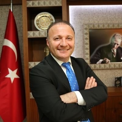 Rektör Ünal, Ferdi Tayfur’u Tedavi İçin Antalya’ya Davet Etti