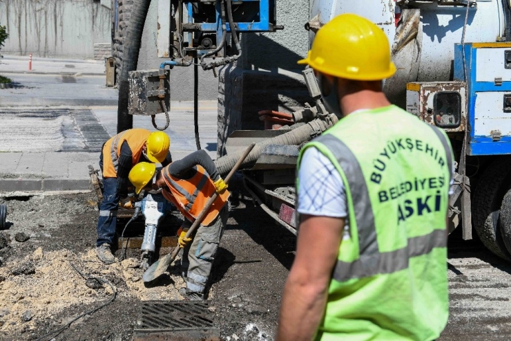 Aski Ekipleri Ulus’taki Eski Atık Su Hattını Yeniliyor