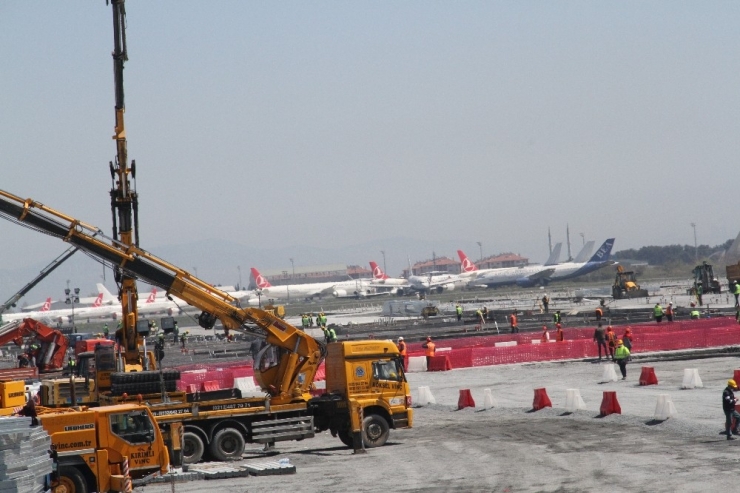 Atatürk Havalimanı Pandemi Hastanesinin İnşaatı Aralıksız Sürüyor