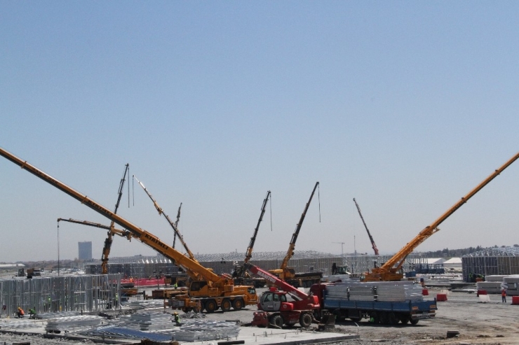Atatürk Havalimanı Pandemi Hastanesinin İnşaatı Aralıksız Sürüyor