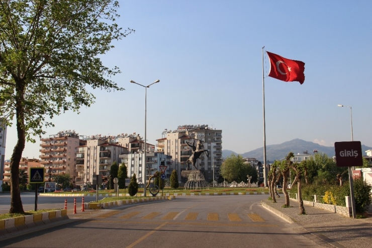 Aydınlılar Evde Kalınca, Şehir Sessizliğe Büründü