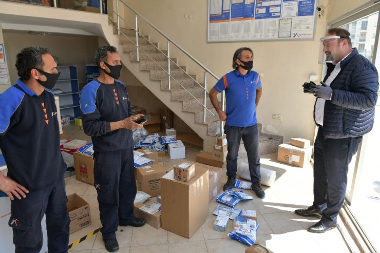 Başkan Utku Gümrükçü’den Kargo Ve Eczane Çalışanlarına Siperlik