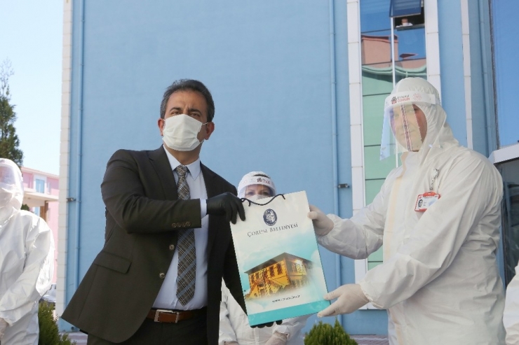 Çorum Belediyesi’nden Karantinaya Alınanlara Hediye