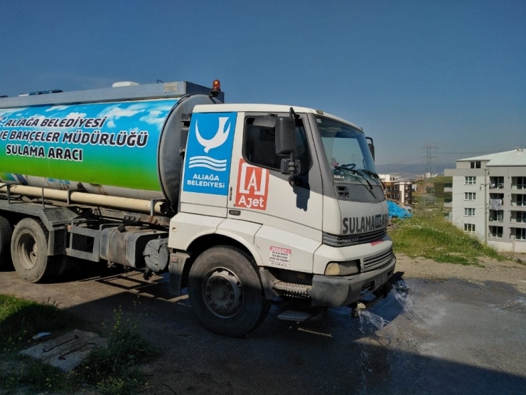 Aliağa’da Sokaklardaki Dezenfekte Hız Kesmiyor