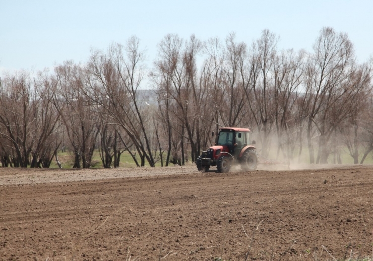 Ahlatlı Çiftçilerden Üretim Seferberliği