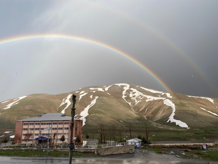 Bitlis’te Yağmur Sonrası Gökkuşağı Güzelliği