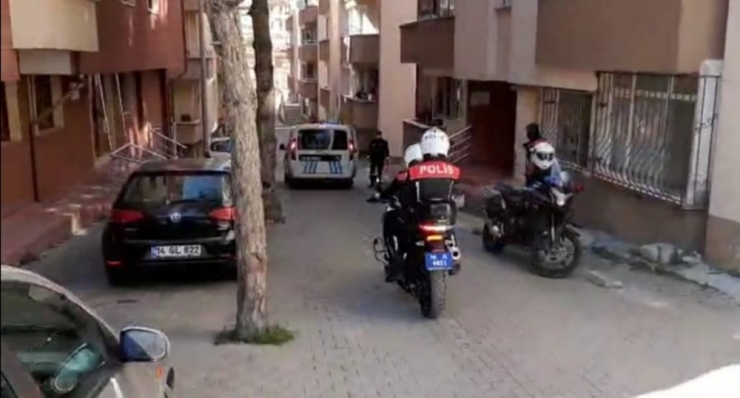 Bolu’da Polis Ekiplerinden Minik Çocuğa Doğum Günü Sürprizi