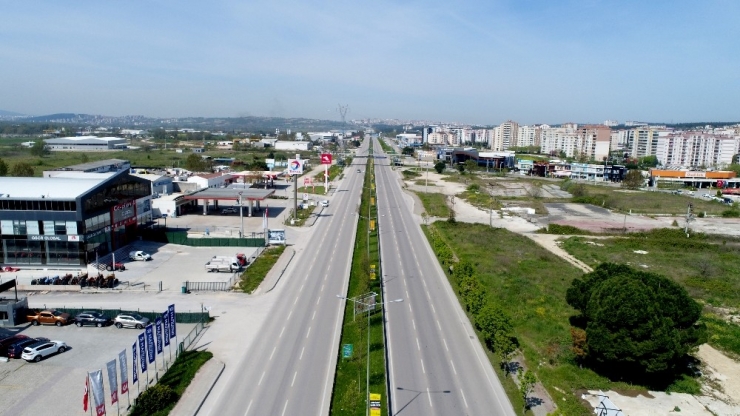 Bursa Trafiğinin En Yoğun Yaşandığı Caddeler Bomboş Kaldı