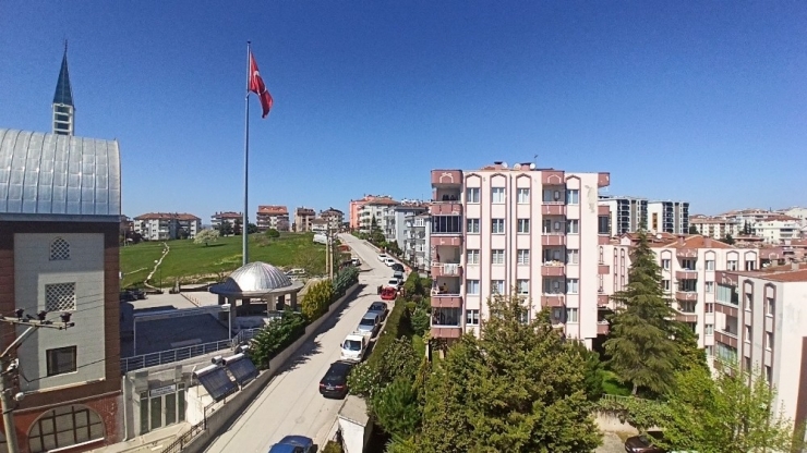 Bursa’da Aracından Müzik Çaldı, Komşular Eşlik Etti