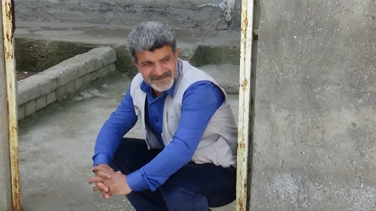 Evlat Nöbetine Gidemeyen Baba, Evinin Kapısının Önünde Oğlunun Yolunu Gözledi