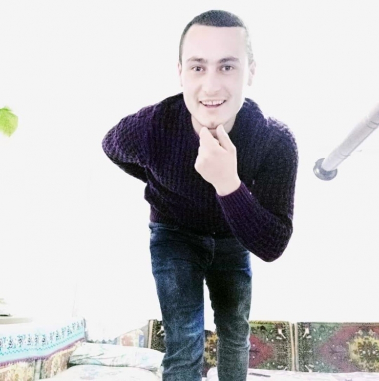 25 Yaşındaki Genç Evinde Ölü Bulundu