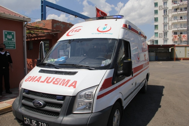 Diyarbakır’da Ambulans, Otobüs Ve Kamu Araçları Dezenfekte Ediliyor