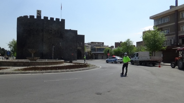 Diyarbakır’da Sokaklar Kısıtlamanın İkinci Gününde De Boş Kaldı