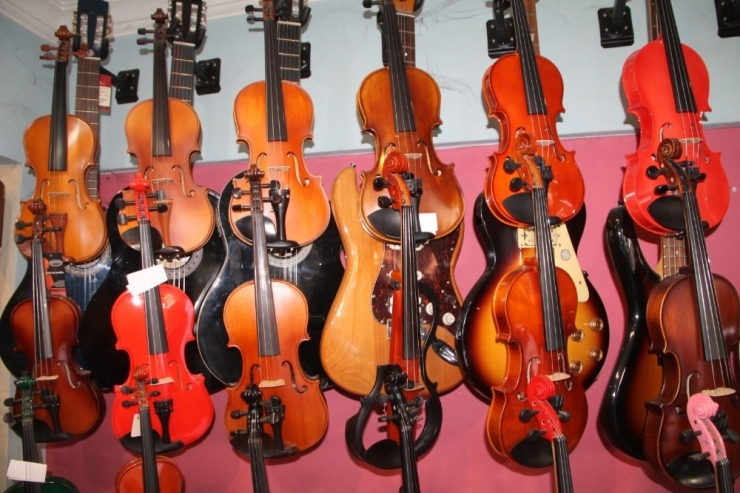 Evde Kal Çağrıları Enstrümanlara Olan İlgiyi Artırdı